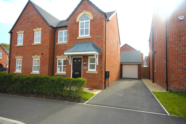 Laurel Crescent, Preston